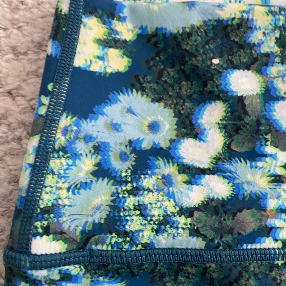 OFFLINE Aerie Blue Green Floral 3D Trippy blurry Activewear Set Bra Biker Shorts - Picture 9 of 16